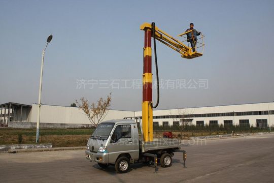 點擊查看詳細信息<br>標題：小型高空作業(yè)車 閱讀次數(shù)：2630